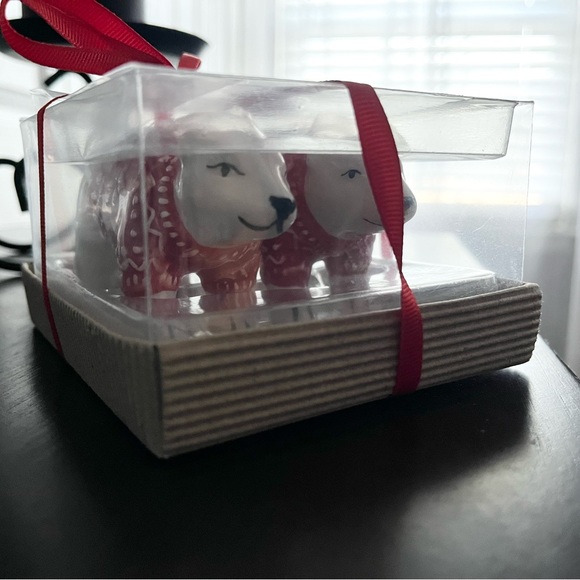 Sleigh Hill Trading Co. Polar Bear Salt & Pepper Shaker Set - Picture 1 of 4